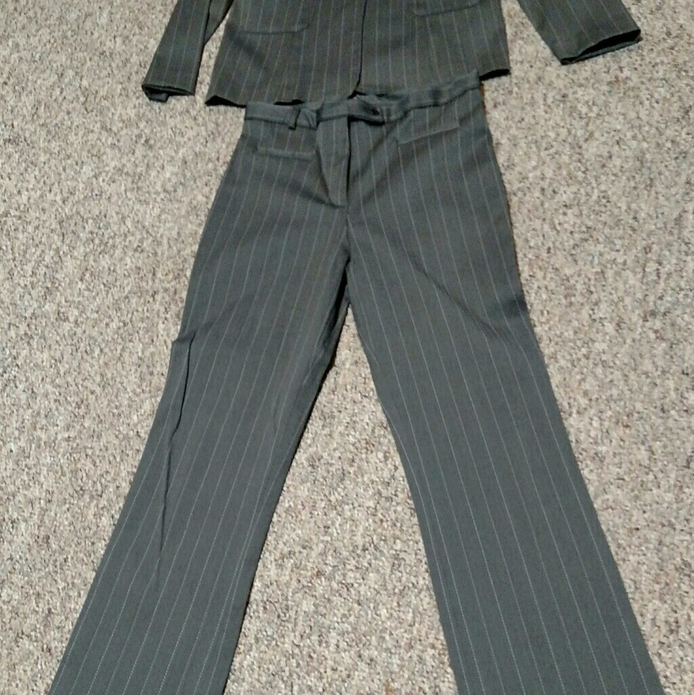 Suit - image 2